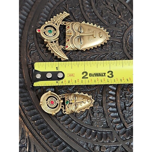 Vintage Avon Gold Tone African Mask Brooch & Earrings Set Aztec Mayan Tribal - Picture 8 of 10